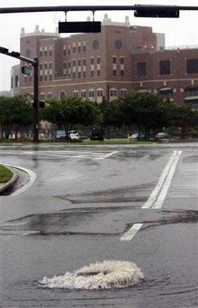 Bubbling manhole by Doak Campbell (a/k/a Gotham) Stadium (anonymous photo) Bubbling manhole by Doak Campbell (a/k/a Gotham) Stadium (anonymous photo)